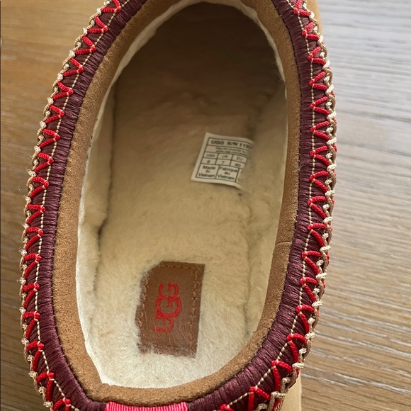UGG Tan Platform Slippers with Red Accents - Picture 2 of 5